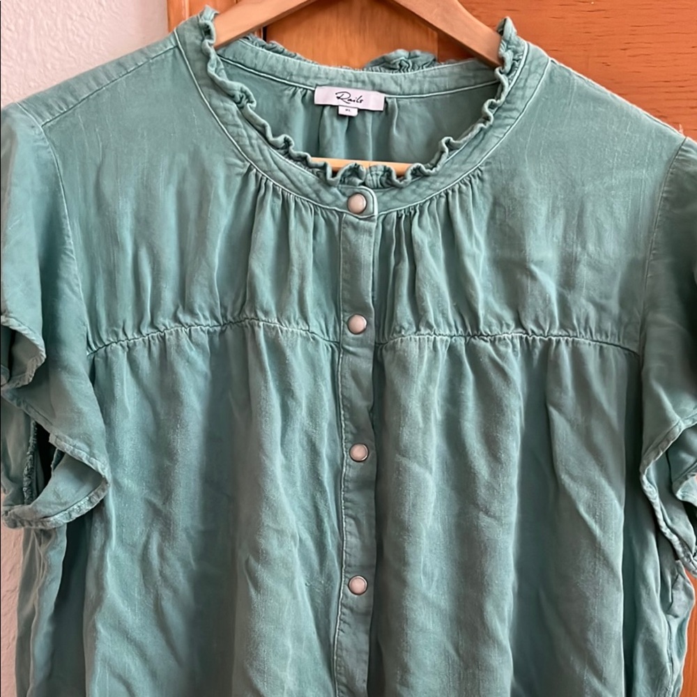 Boxy fit rails top